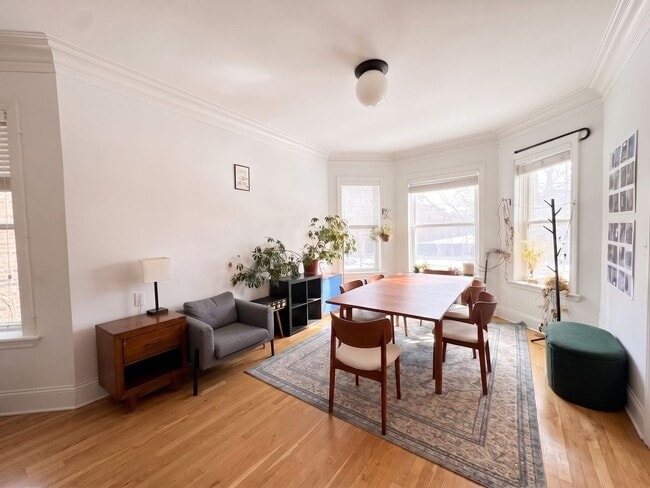 Building Photo - 1392 Waveland, LLC