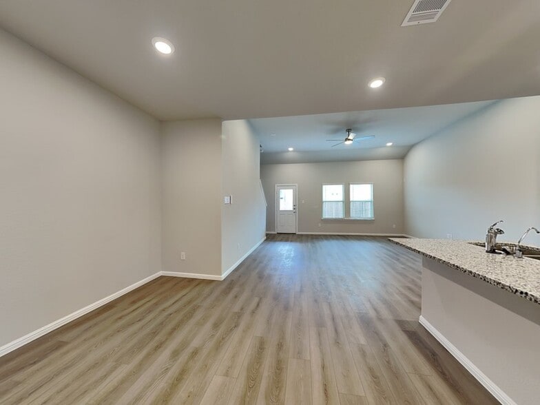 Building Photo - 427 Wydown Dr