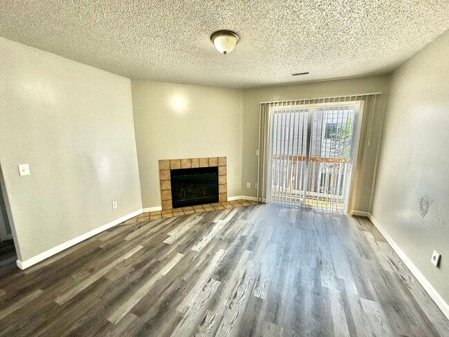 Building Photo - Welcome to Your Newly Renovated 2-Bedroom,...