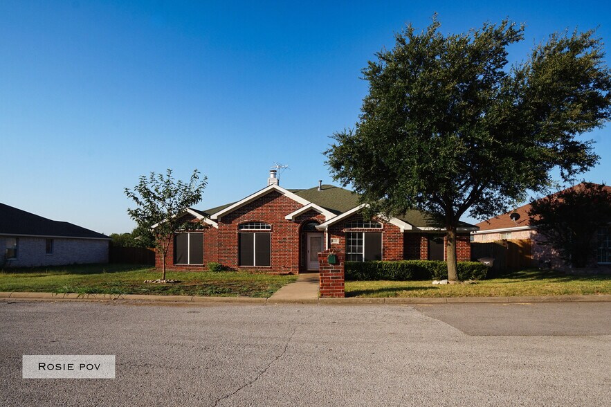 Building Photo - 10319 Little Valley Rd