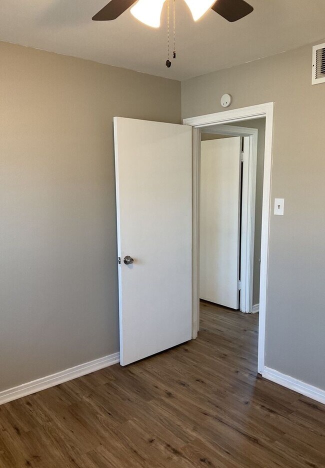 Building Photo - 920 Fannin Loop