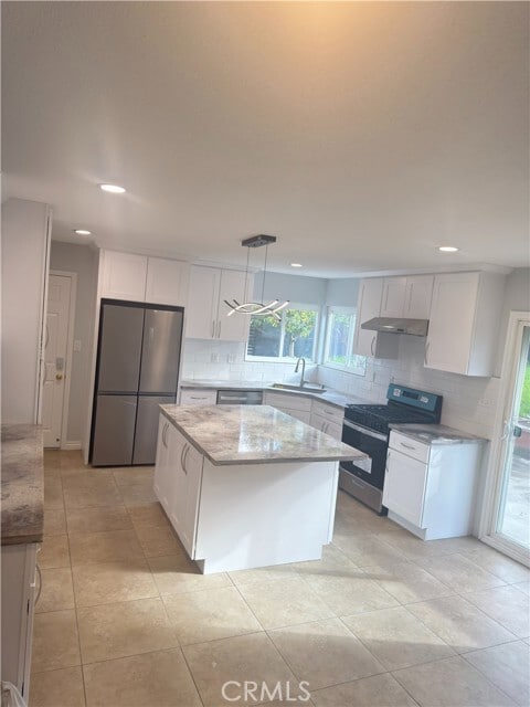 Building Photo - 18926 La Guardia St