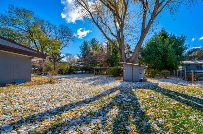 Building Photo - 5601 Russett Rd