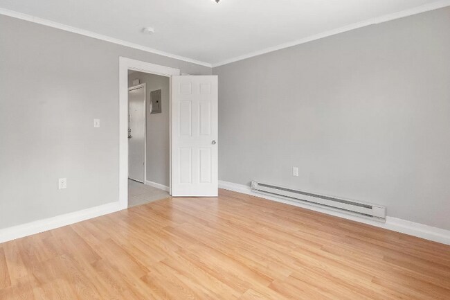 Building Photo - 196 Shephard Ave