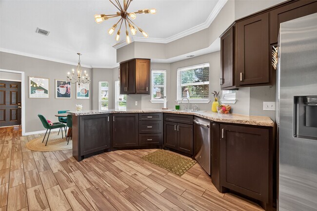 Building Photo - 5310 Holly View Dr