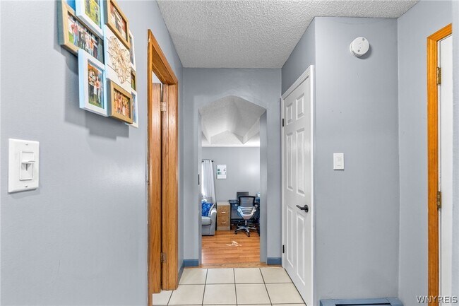 Building Photo - 114 Flohr Ave