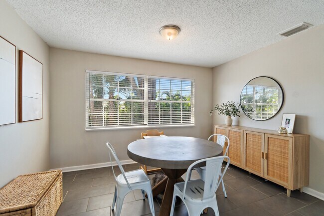 Building Photo - 18213 SE Fairview Cir