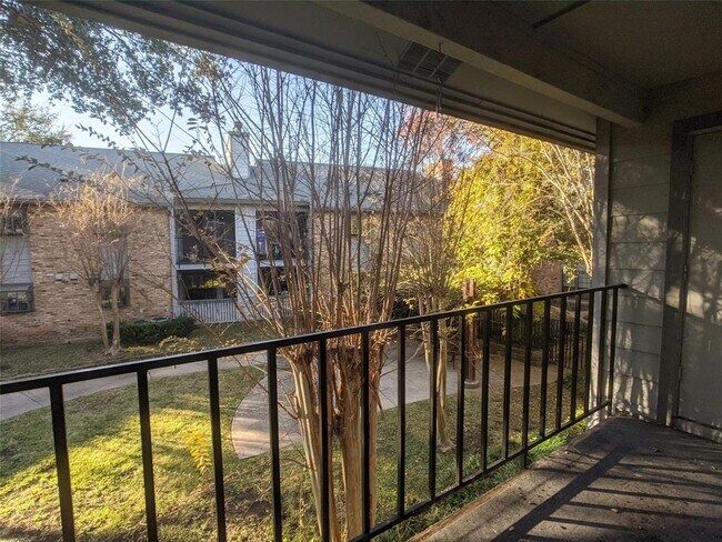 Building Photo - 15151 Berry Trail