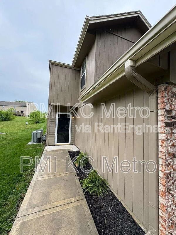 Building Photo - 524 NE Churchill St