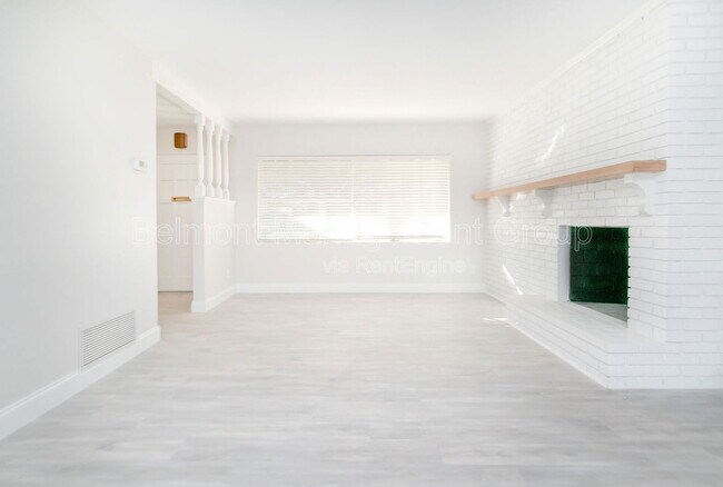 Building Photo - 5334 Lake Howell Rd