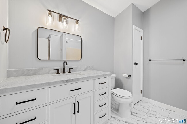 Building Photo - 3 Sunnieside Dr