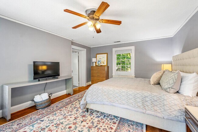 Building Photo - Stunning 3 bedroom FURNISHED MID-TERM RENTAL home in historic downtown Burlington