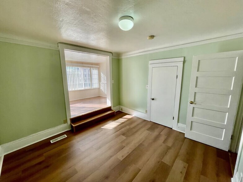 Building Photo - 475 Newton Ave