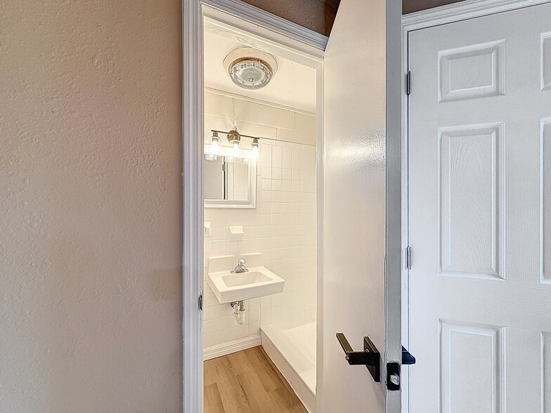 Building Photo - 3632 Brompton Dr