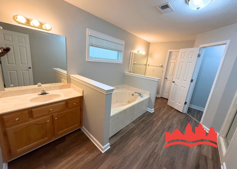 Building Photo - 9889 Leda Cove