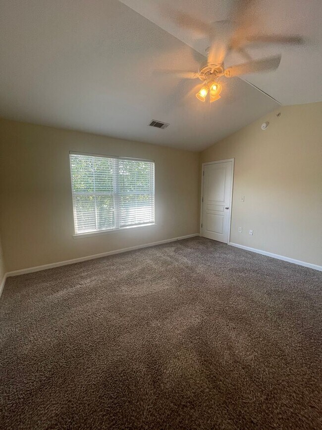 Building Photo - 17-1728 J&amp;S