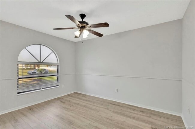 Building Photo - 252 NW Lincoln Ave