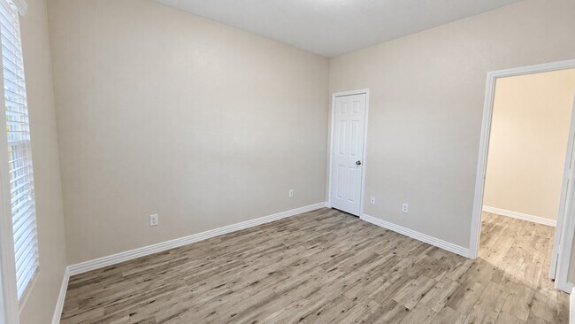 Building Photo - 12102 Kings Fall Dr