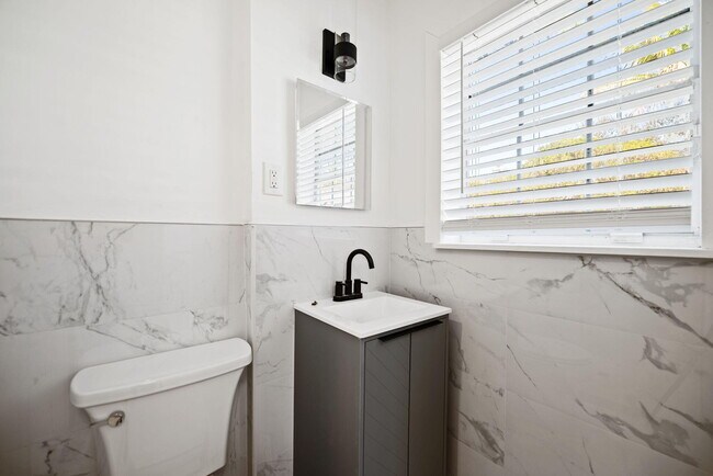 Building Photo - 1516 Jefferson St