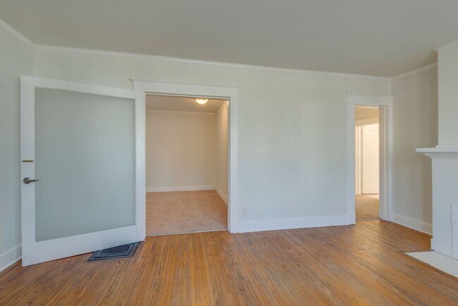 Building Photo - Charming 3-Bedroom Gem in the Heart of Sylvan Park