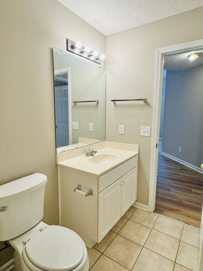 Building Photo - Charming 3-Bedroom, 2-Bath Home in Desirable Deer Creek!