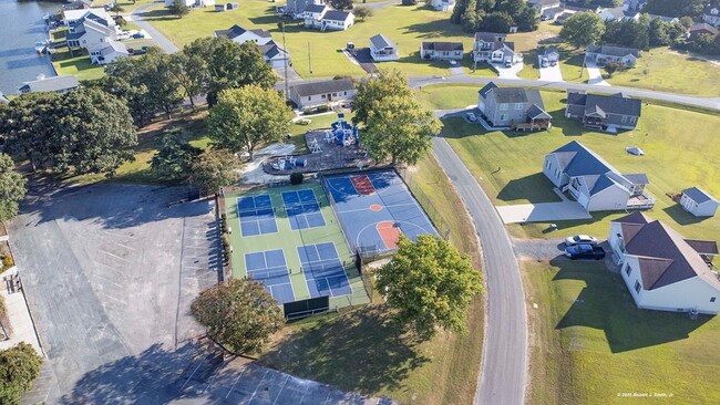 Building Photo - 37444 Castaway Dr