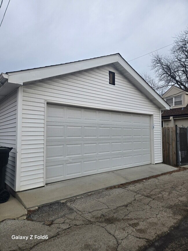 Building Photo - 5709 W Irving Park Rd