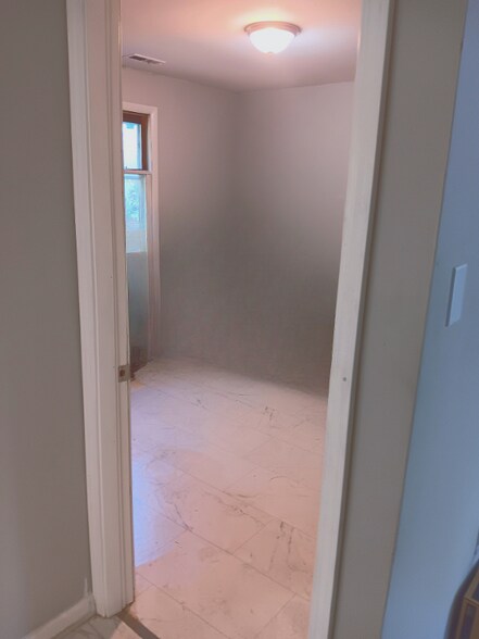 Building Photo - 5711 N Park Dr