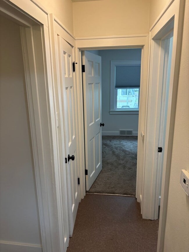 Building Photo - Cozy 3 Bed House in Waterloo, Iowa