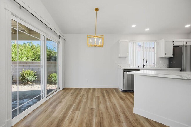 Building Photo - STUNNING DESERT SHORES MINUTES FROM THE LAKES!!!