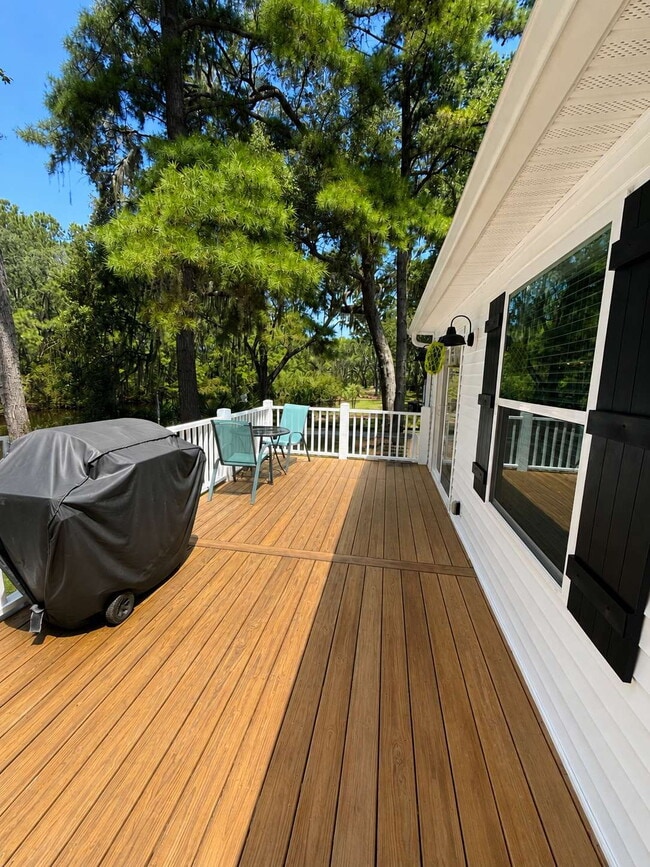 Building Photo - "Charming 3-Bed Waterfront Retreat with Scenic Views & Granite Countertops on Saint Helena Island"