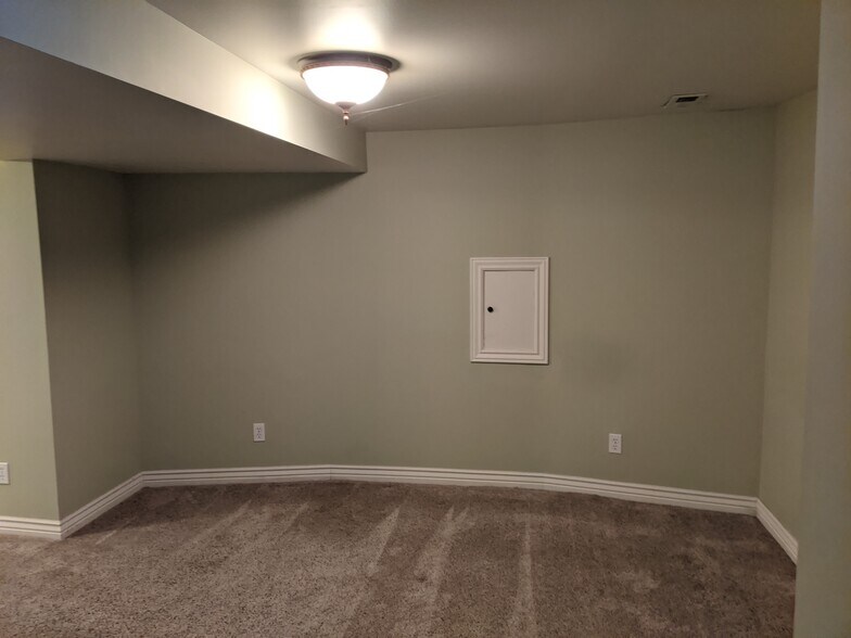 Building Photo - 170 S 1200 E