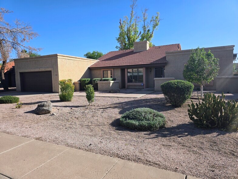 Building Photo - 1827 E Manhatton Dr