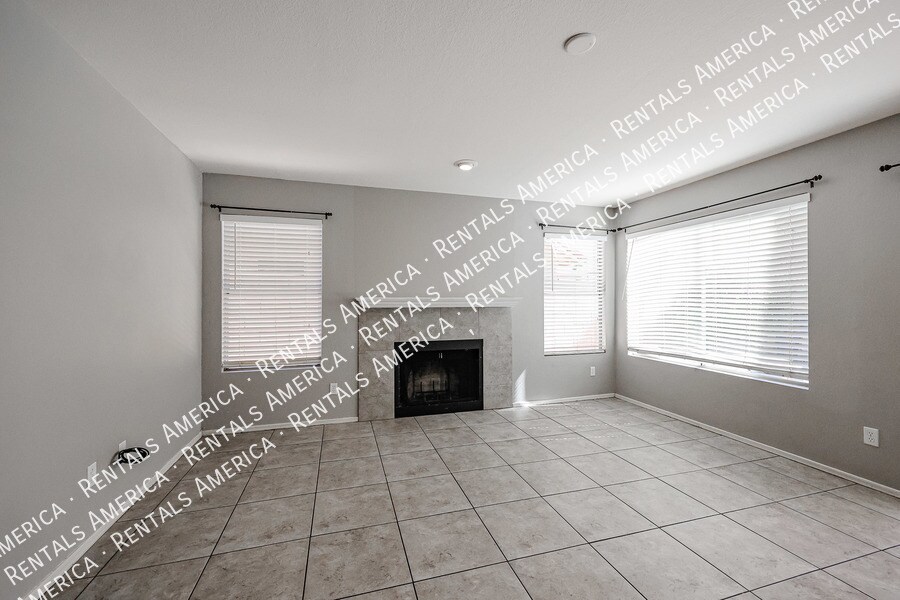 Building Photo - 2361 W Myrtle Dr