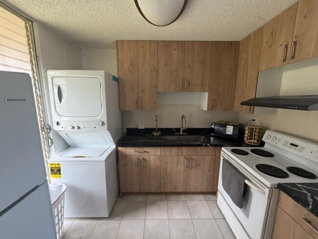 Building Photo - Beautiful Setting for this Two Bedroom, One Bath Unit Only Minutes Away from Wheeler AB and Schof...