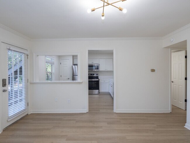 Building Photo - RENOVATED - 2BR/1BA FOR RENT