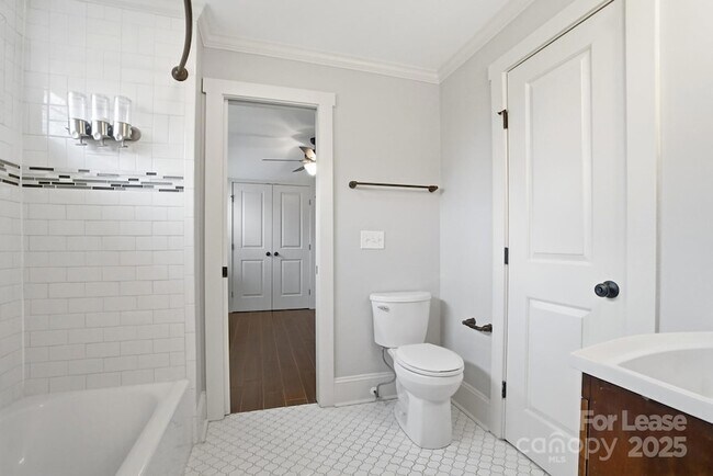 Building Photo - 2830 Hilliard Dr