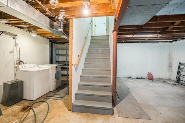 Building Photo - 4809 W 75th St