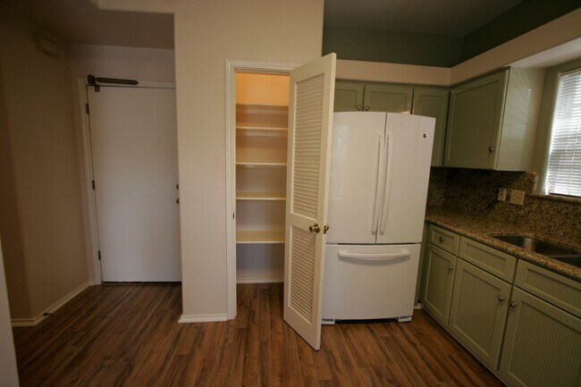 Building Photo - 207 Grandview Pl
