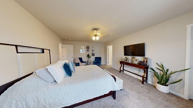 Building Photo - Beautiful, Modern, Open Home - Available January 1st