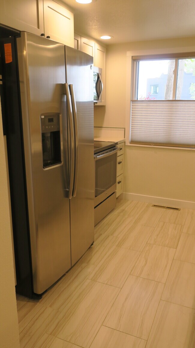 Building Photo - 2979 Shady Holw E