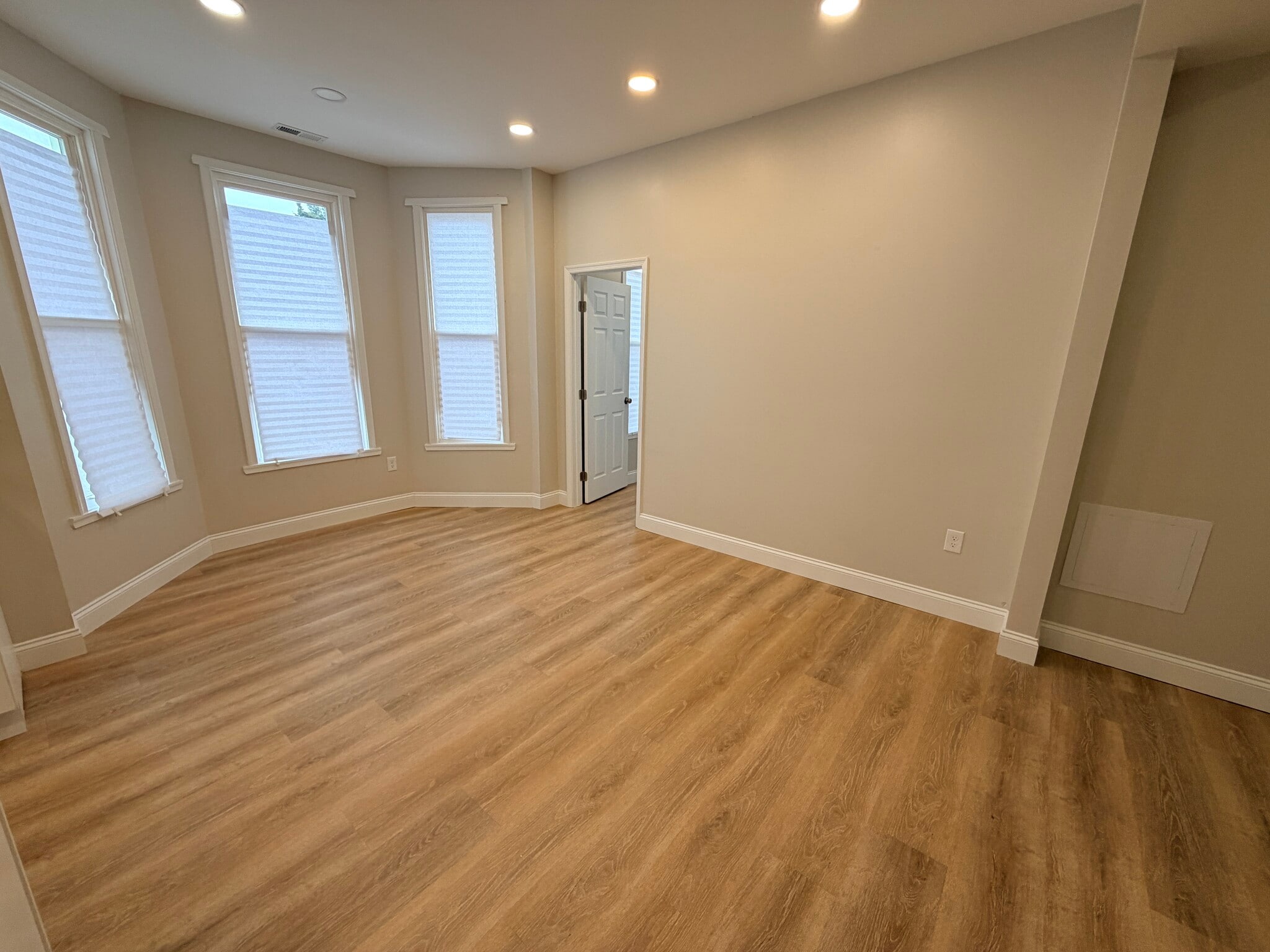 Living & Dining Area - 3 E Overlea Ave