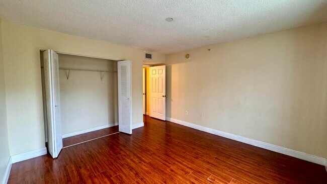 Building Photo - 5055 Wiles Rd