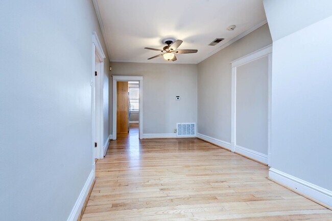 Building Photo - OPPORTUNITY KNOCKS 3 BED 1 BATH 1,400 SF ±...