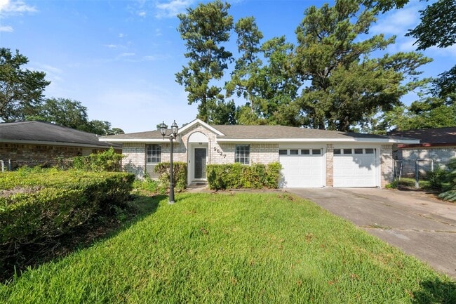 Building Photo - 9627 Glenwood Forest Dr