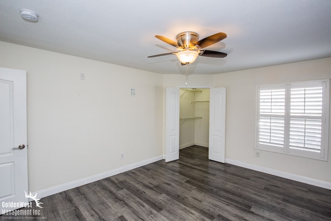 Building Photo - Stylish & Updated 1Bdm 1Ba Condo in Gated Community.