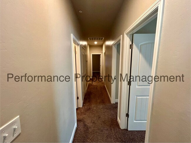 Building Photo - Stunning 4 Bed/2 Bath in Wasco w/ RBP & Se...