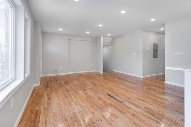 Building Photo - 1521 41st St