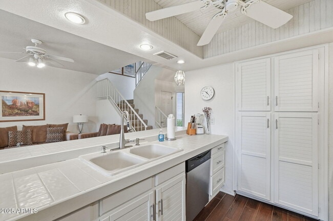 Building Photo - 9705 E Mountain View Rd