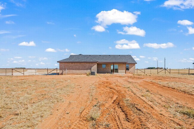 Building Photo - Country Living In Roosevelt ISD!